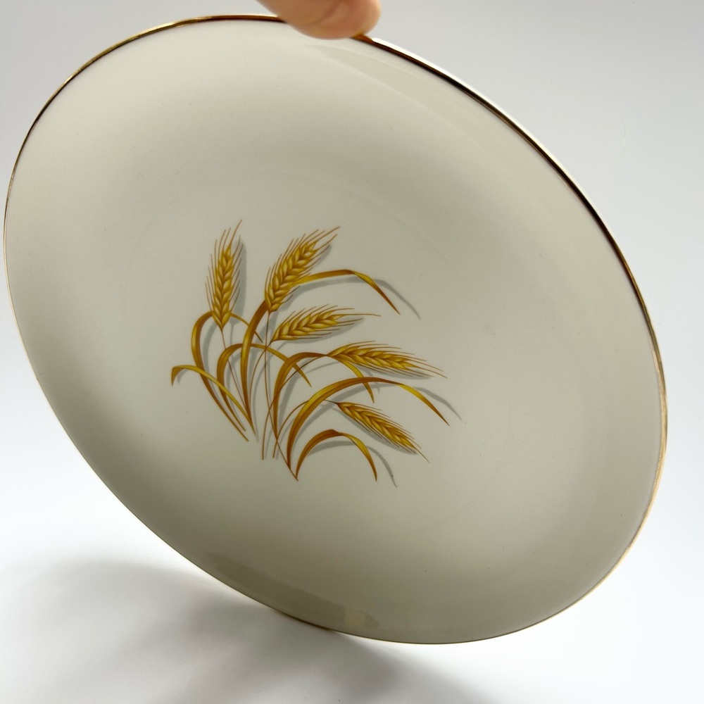 Homer Laughlin - Golden Wheat 22 Karat gold trim plate.